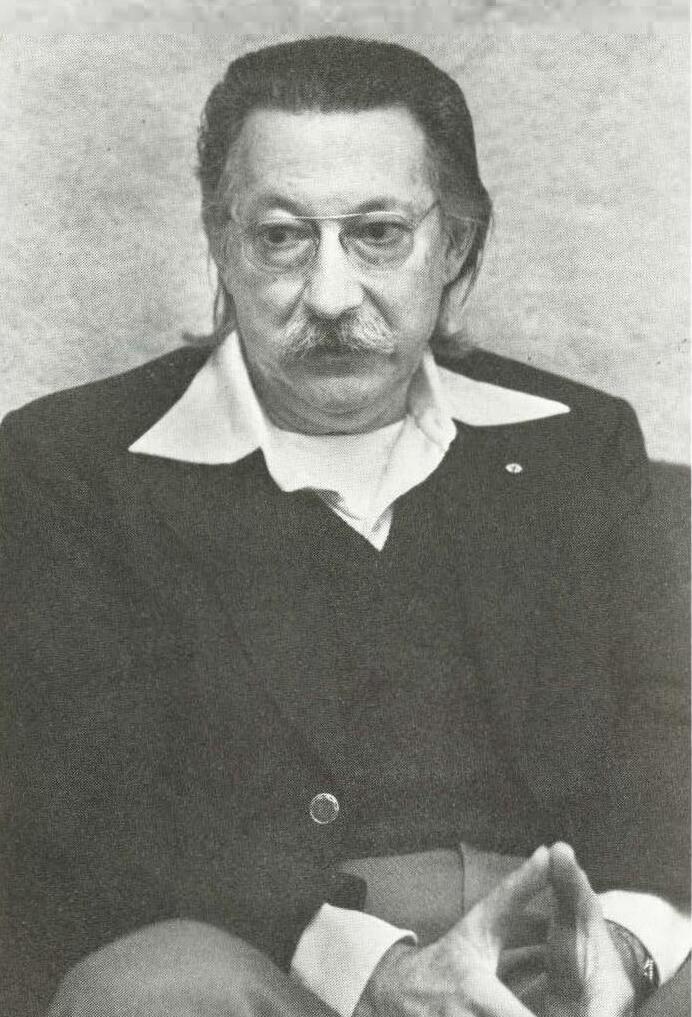 Gözlüklü, bıyıklı, yaşlı bir adamın siyah beyaz fotoğrafı: Joseph Weizenbaum