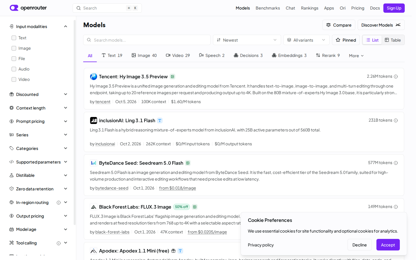 OpenRouter model listesi: solda süzgeçler, ortada modeller; bazılarının fiyatı '$0/M input tokens, $0/M output tokens' olarak görünüyor