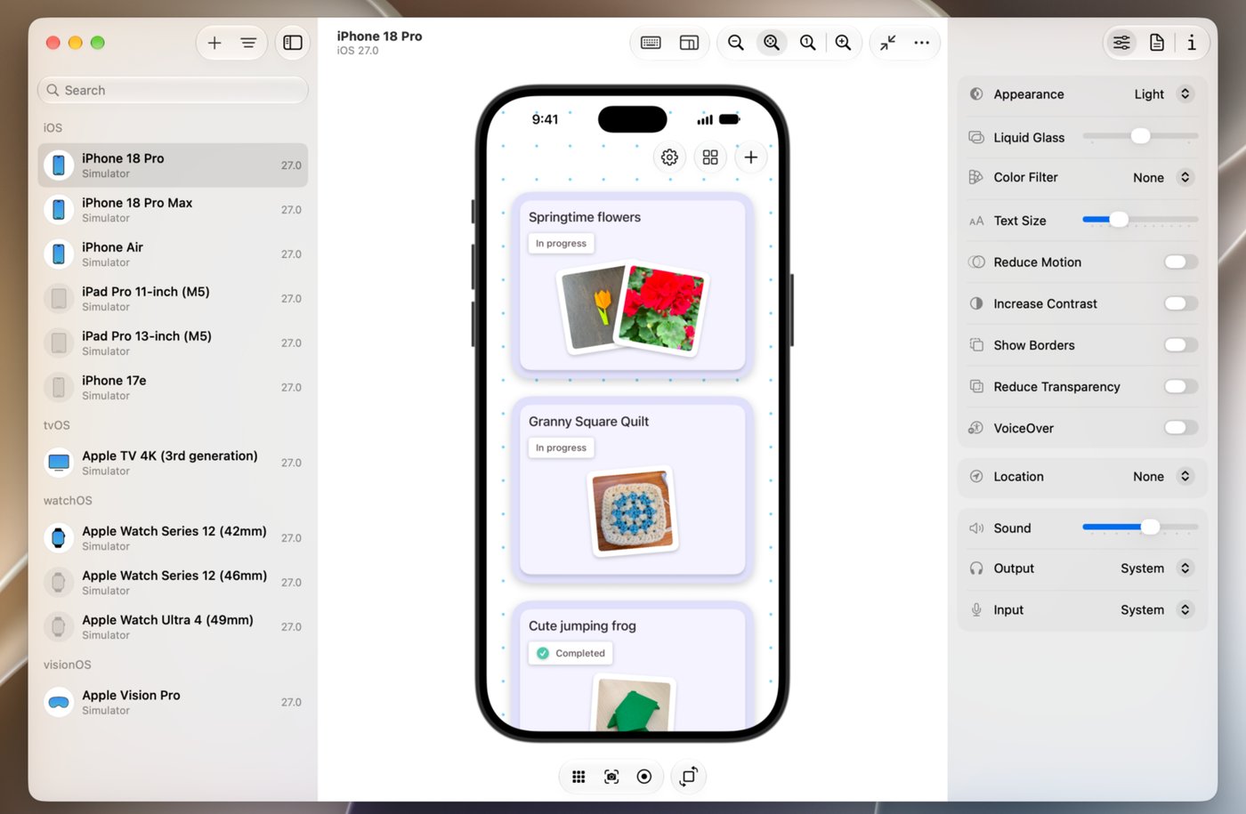 Xcode 27 Device Hub: solda simülatör listesi (iPhone 18 Pro, iPhone 18 Pro Max, iPhone Air, iPad Pro 11 ve 13 inç, iPhone 17e, Apple TV, Apple Watch, Vision Pro), ortada iPhone 18 Pro simülatöründe uygulama, sağda görünüm (açık/koyu), metin boyutu, hareketi azalt, VoiceOver, konum ayarları.