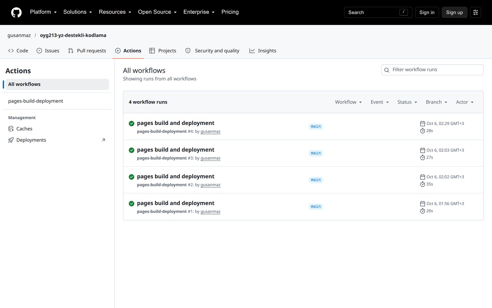 GitHub'da gusanmaz/oyg213-yz-destekli-kodlama deposunun Actions sekmesi. Solda 'pages-build-deployment' iş akışı ve Deployments bağlantısı; ortada 4 çalıştırma, hepsi yeşil onaylı 'pages build and deployment' satırı, main dalı, 6 Ekim tarihli ve her biri 26–35 saniye sürmüş.