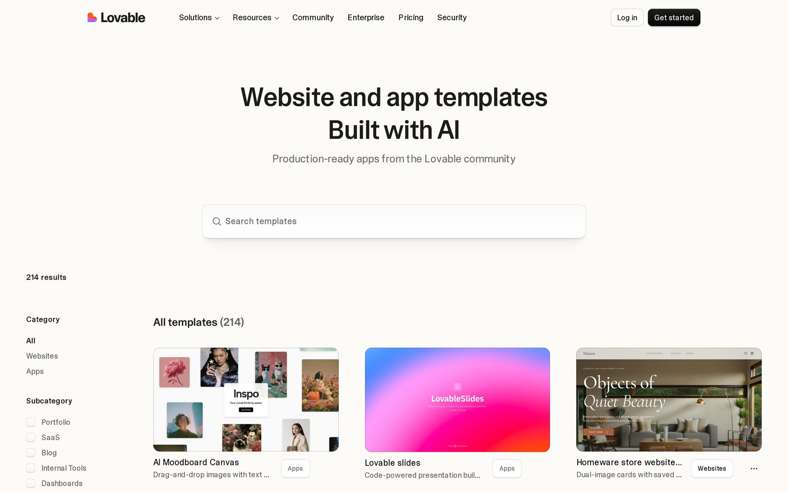 Lovable'ın şablon sayfası: 'Website and app templates, Built with AI' başlığı, altında arama kutusu ve 214 sonuç. Solda Websites, Apps, Portfolio, SaaS, Blog gibi süzgeçler; sağda topluluğun yaptığı projelerin kartları: AI Moodboard Canvas, Lovable slides, Homeware store website.