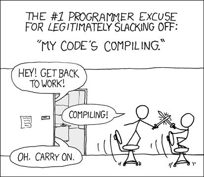 xkcd çizgi romanı: iki programcı ofiste tekerlekli sandalyelerinde kılıç dövüşü yapıyor. Kapıdan bakan yönetici 'Hey, işinize dönün!' diyor; programcılardan biri 'Derleniyor!' diye cevap veriyor; yönetici 'Ha, peki, devam edin' diyor. Başlık: programcıların işten kaytarmak için bir numaralı meşru bahanesi: kodum derleniyor.