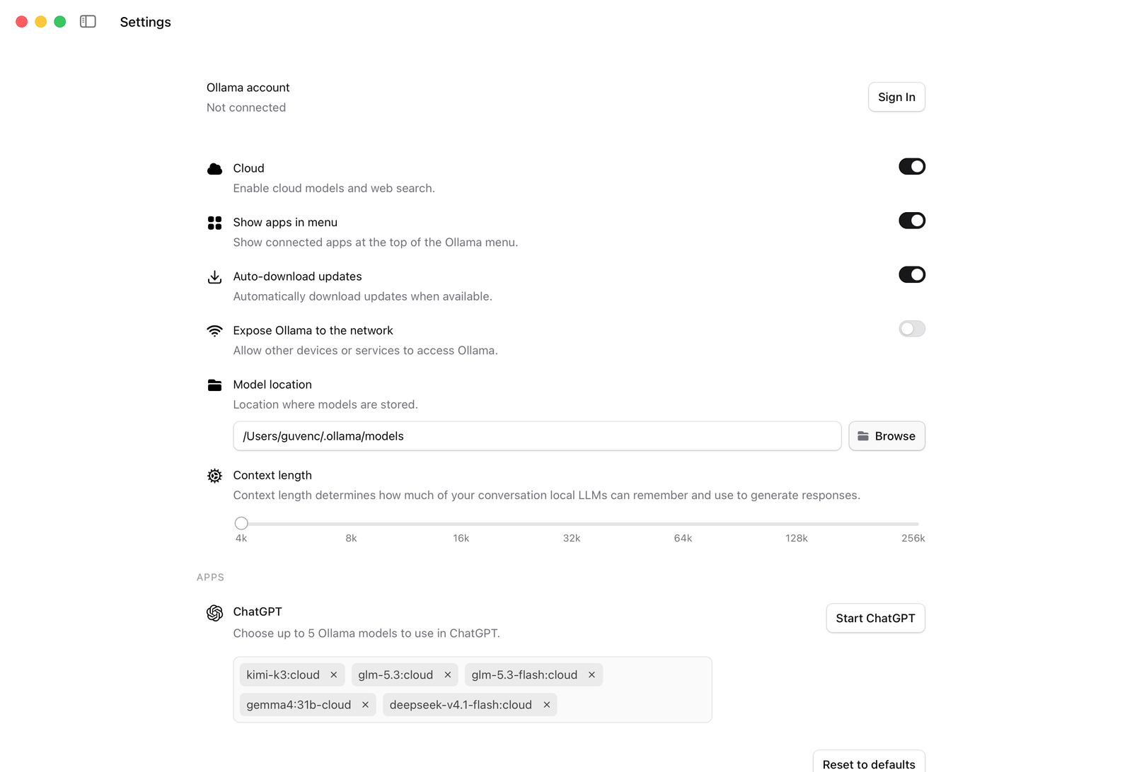 Ollama uygulamasının ayarları. Ollama account: Not connected, Sign In. Cloud: Enable cloud models and web search, açık. Show apps in menu, açık. Auto-download updates, açık. Expose Ollama to the network, kapalı. Model location: /Users/guvenc/.ollama/models. Context length kaydırıcısı 4k'da; ölçek 4k, 8k, 16k, 32k, 64k, 128k, 256k. Altta Apps bölümünde ChatGPT ve bulut modeli etiketleri.