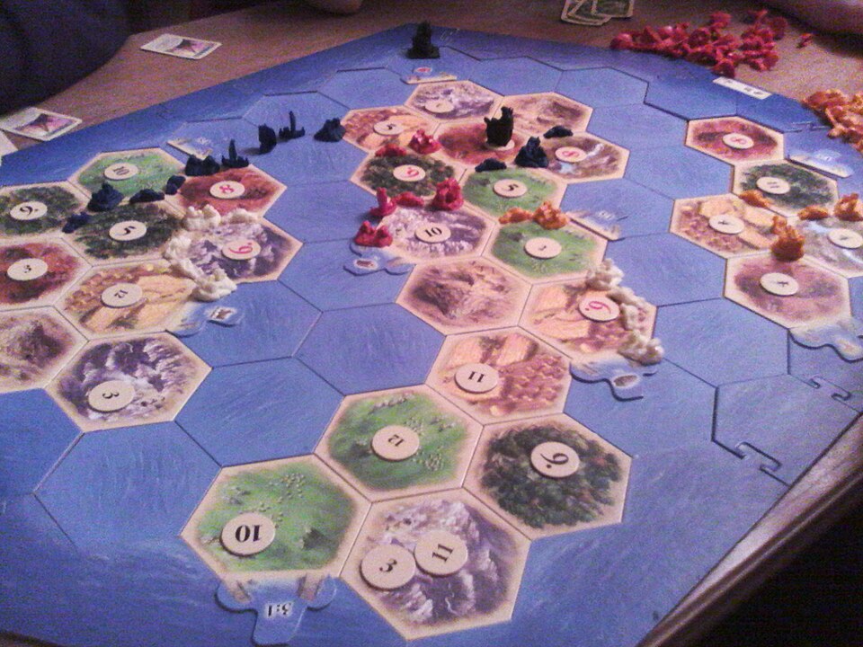 Catan'ın altıgen ada tahtası ve yerleşim taşları