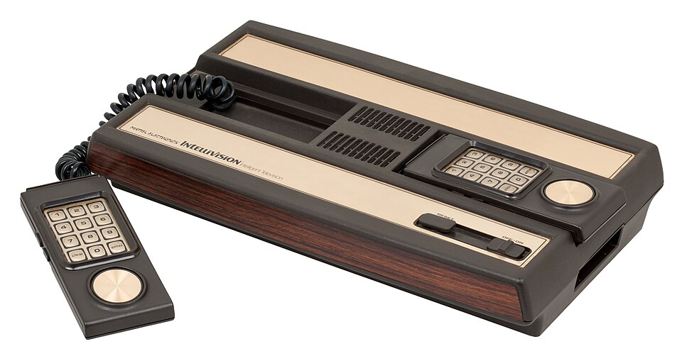 Intellivision konsolu ve rakamlı kumanda