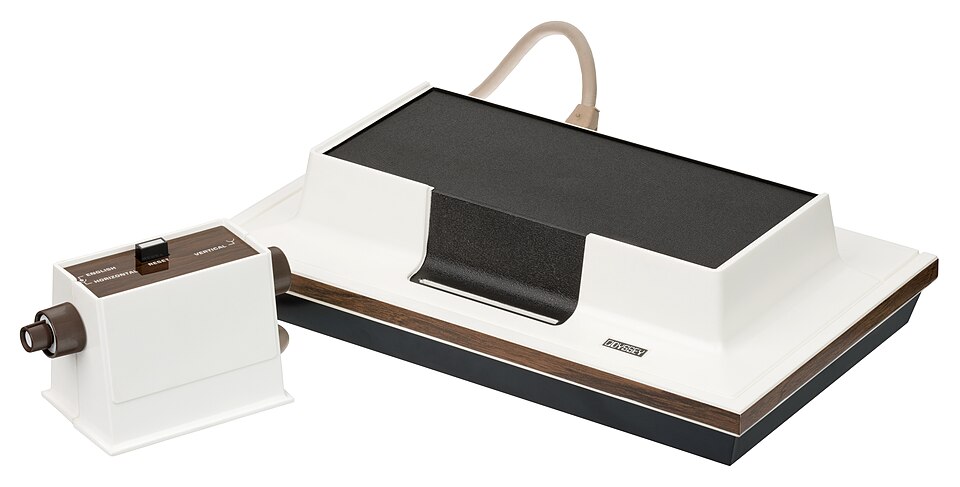 Magnavox Odyssey konsolu ve düğmeli kumandası